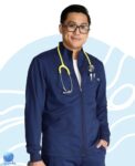 Cárdigan de uniforme médico para caballero Cherokee modelo WW320 azul marino. Vista derecha.