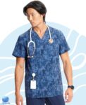 Chaqueta de uniforme médico para caballero Infinity modelo CK920 top in ditressed geo. Vista frontal.