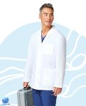 Mandil de uniforme médico para caballero Dickies modelo 81404 blanco. Vista lateral izquierda.